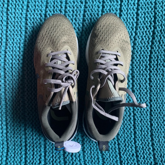 Nike Odyssey React Flyknit 2 Men’s Sneakers - Picture 3 of 7